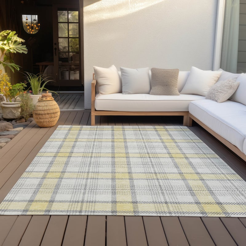 Machine Washable Indoor/ Outdoor Casual Plaid Chantille Rug