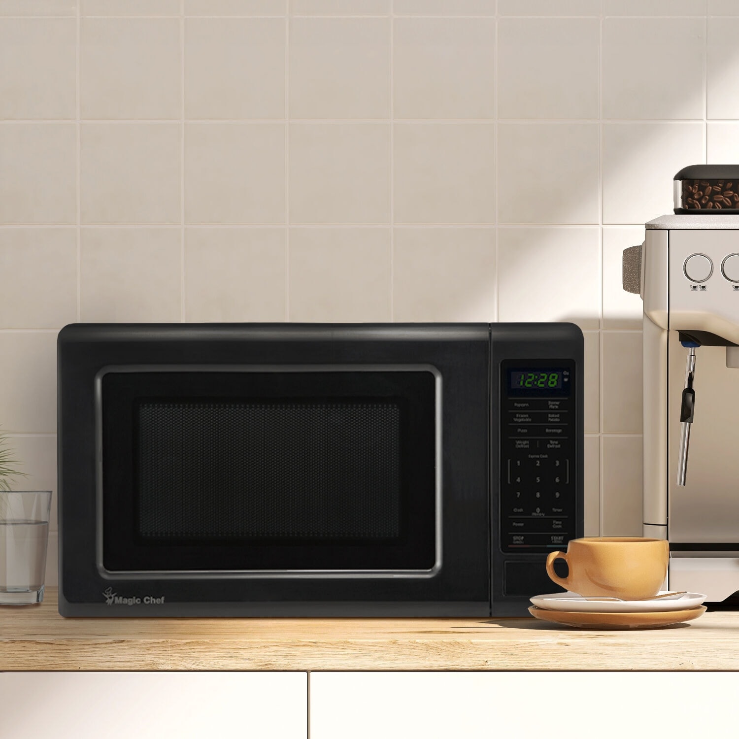 Magic Chef 0.9 Cu. Ft. 900 Watt Digital Touch Countertop Microwave in Black