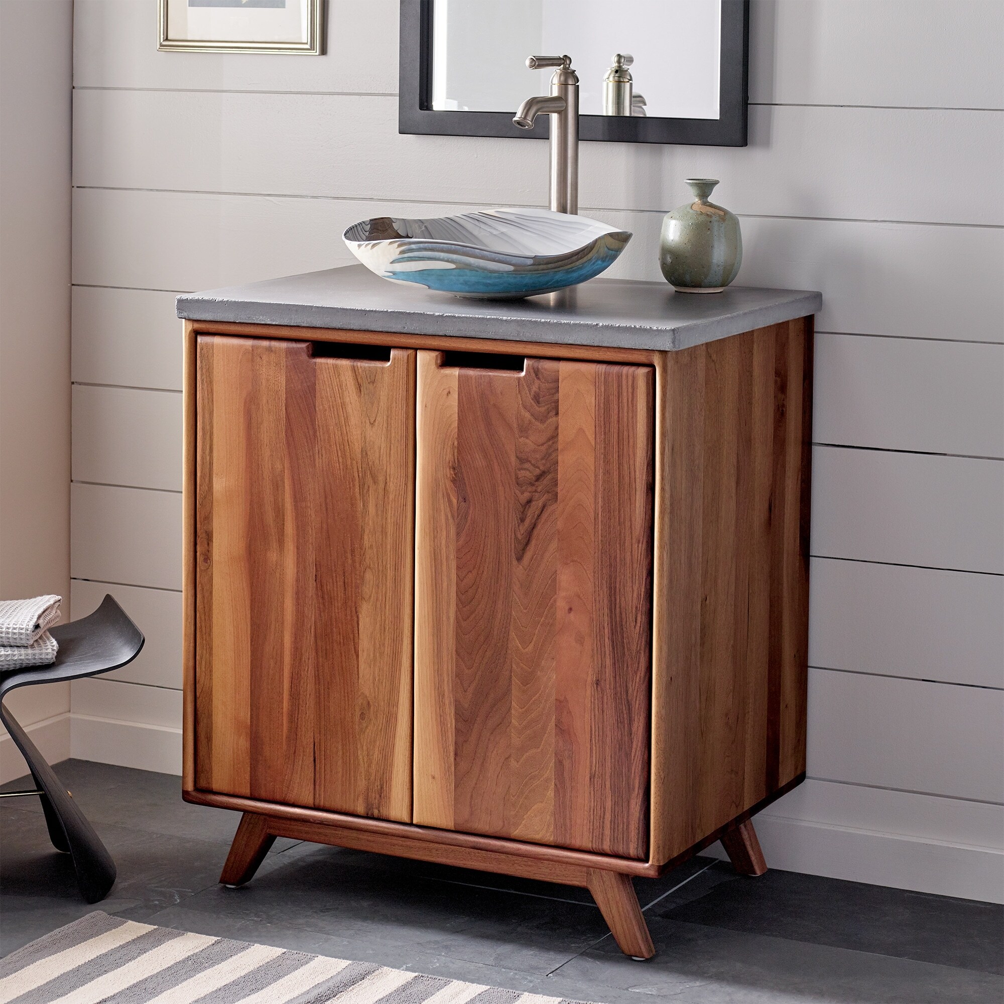 Single bathroom vanity base clearance only