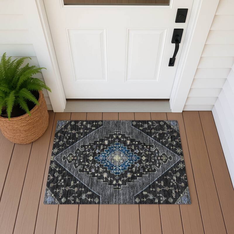 Machine Washable Indoor/ Outdoor Global Marrakesh Chantille Rug - Black - 1'8" x 2'6"