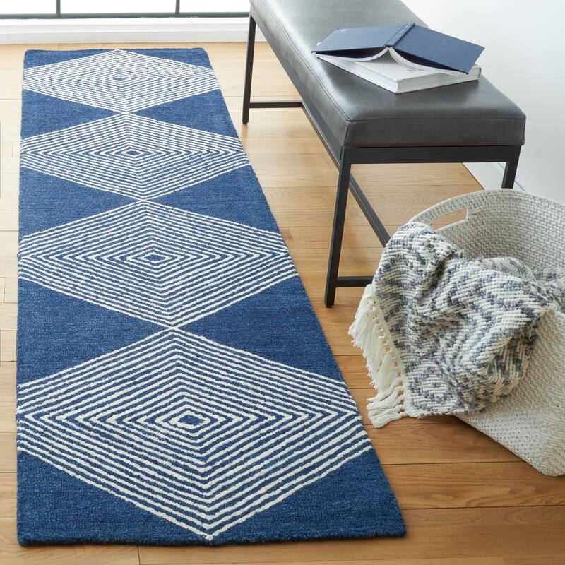 SAFAVIEH Handmade Micro-Loop Samin Wool Rug - 2'3" x 9' Runner - Navy/Ivory