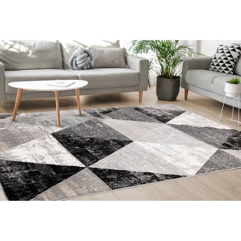 Covington Collection - Grey/Beige/Cream Distressed Triangles Rug, 3'11" x 5'7"