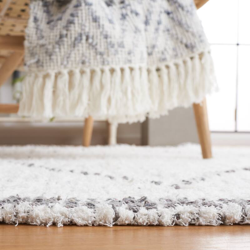 SAFAVIEH Handmade Casablanca Mukta Boho Cotton Fringe Rug