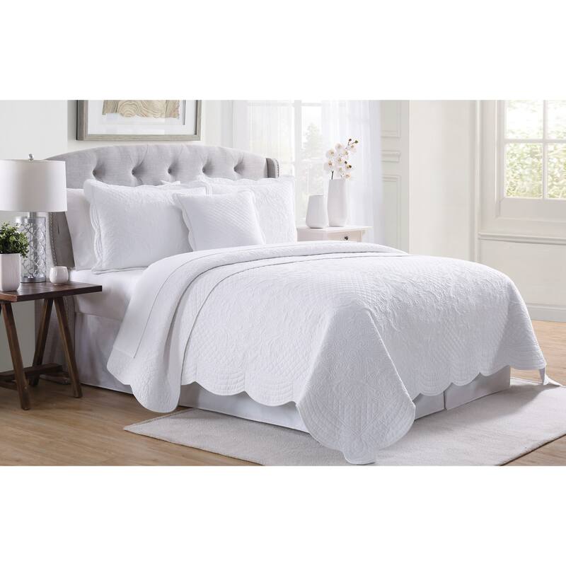 French Tile Scalloped Quilt Set with Decorative Pillow - White - Twin