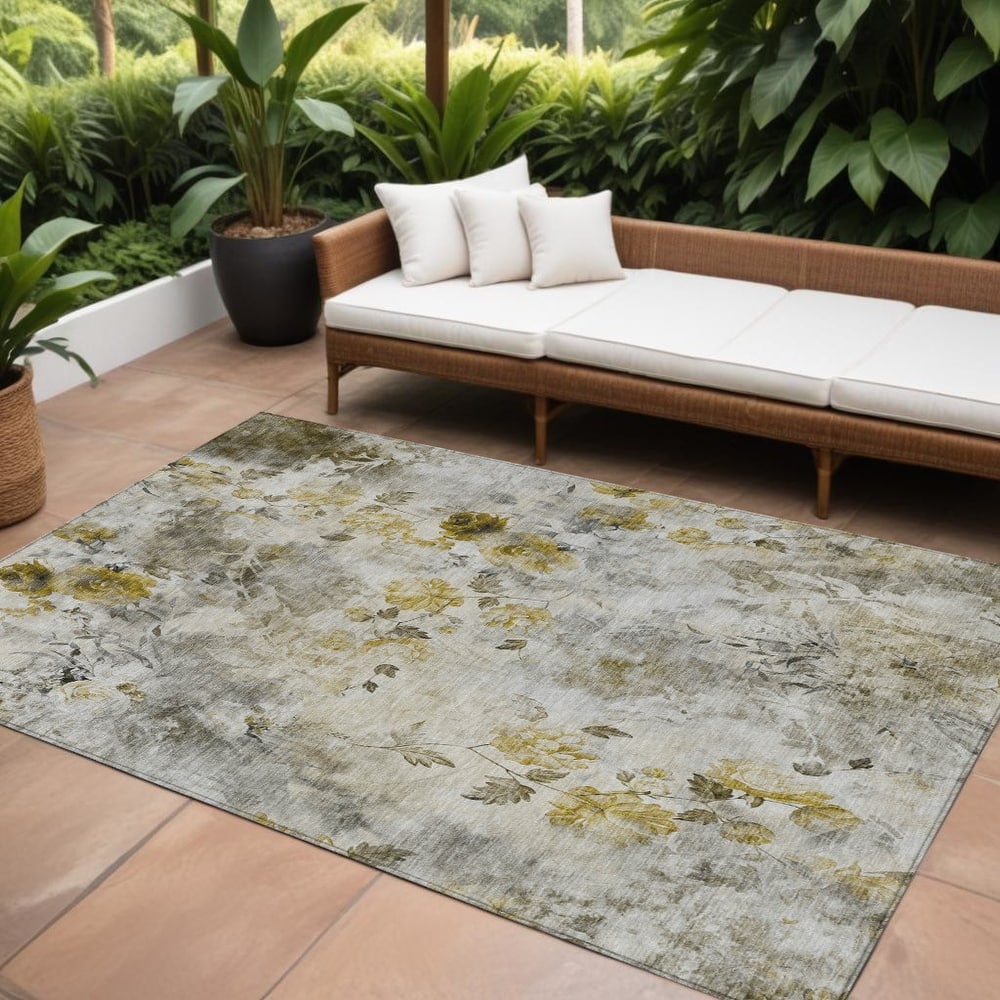 HomeRoots Floral Transitional Rectangle Outdoor Rug