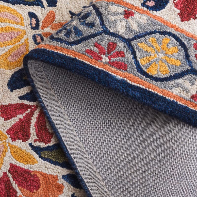 SAFAVIEH Handmade Blossom Kinneret French Country Wool Rug