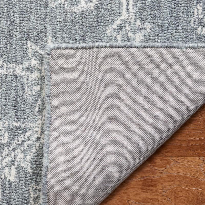 SAFAVIEH Handmade Micro-Loop Berivan Medallion Wool Rug