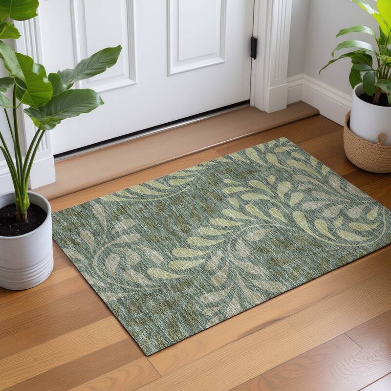 Machine Washable Indoor/ Outdoor Floral Arabesque Chantille Rug