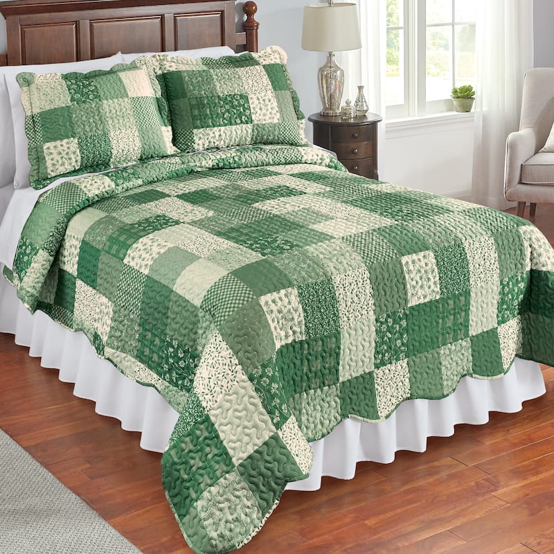 Classic Floral Patchwork Scalloped Edge Quilt - Sage Multi - King