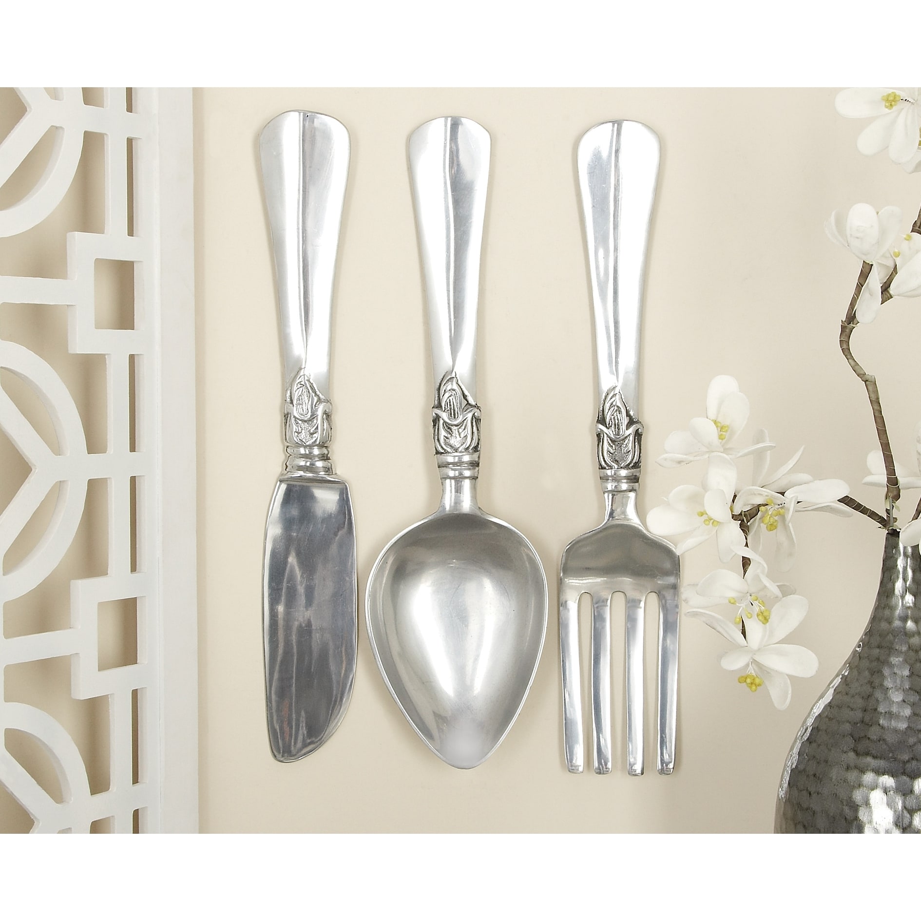 Bayberry Lane Silver Aluminum Traditional Kitchen Utensils Wall