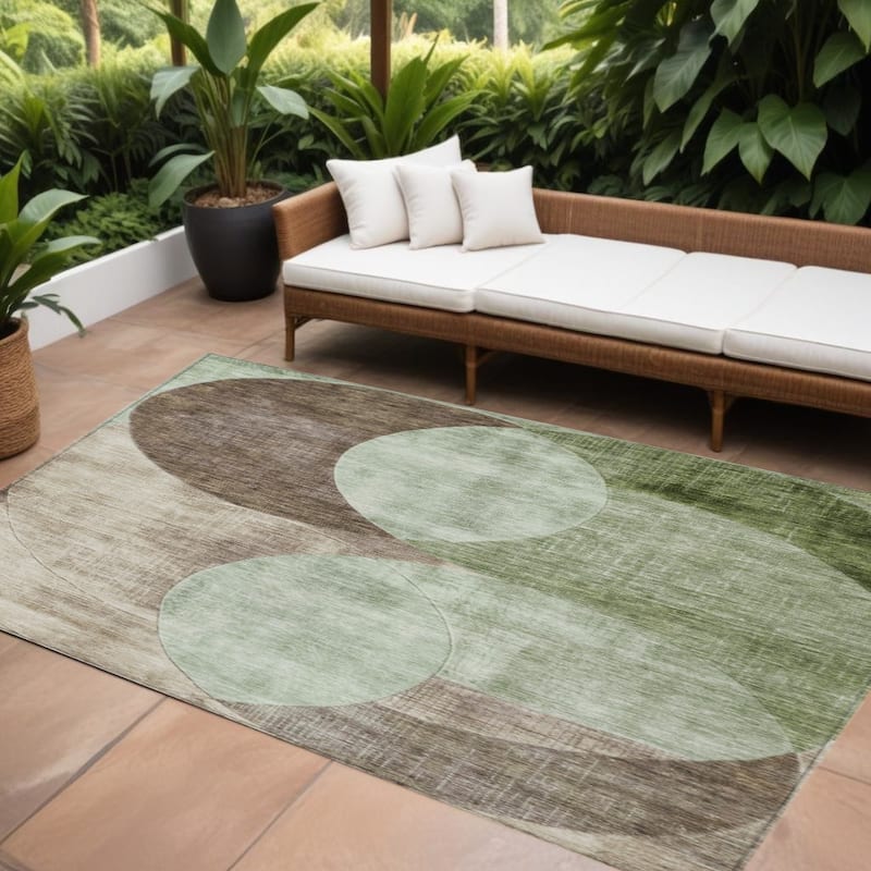 HomeRoots Geometric Transitional Rectangle Outdoor Rug - 8' X 10'