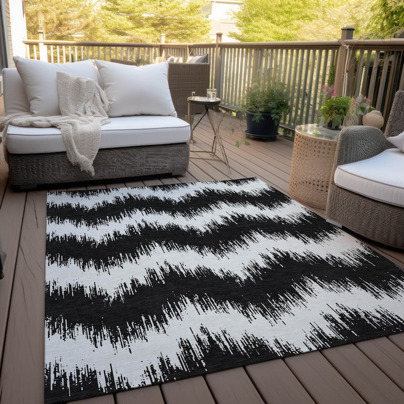 Machine Washable Indoor/ Outdoor Chantille Modern Chevron Rug