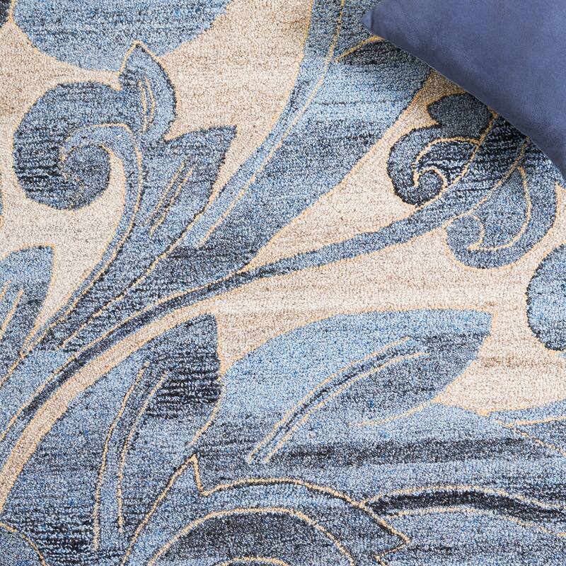 SAFAVIEH Handmade Abstract Chloi Floral Wool Rug