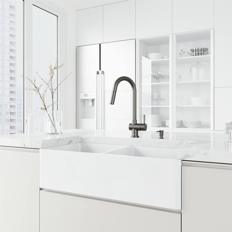 VIGO Gramercy 17" H Single Handle Pull-Down Spout Kitchen Faucet