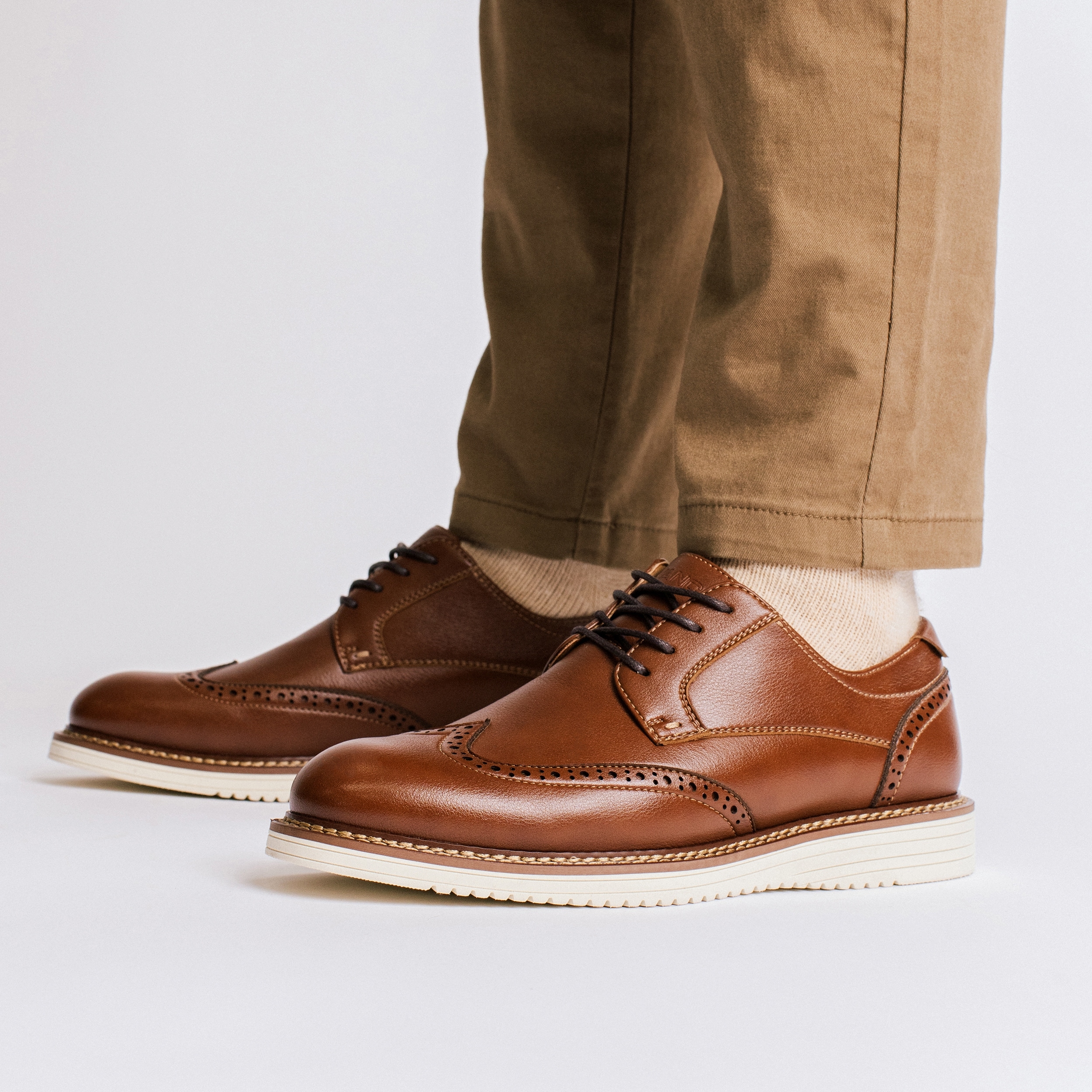 To Boot Men\'s Tan Wingtip Oxfords Lorenzo Vance Mens Lorenzo Wingtip Hybrid Casual Dress Shoe  main image 4