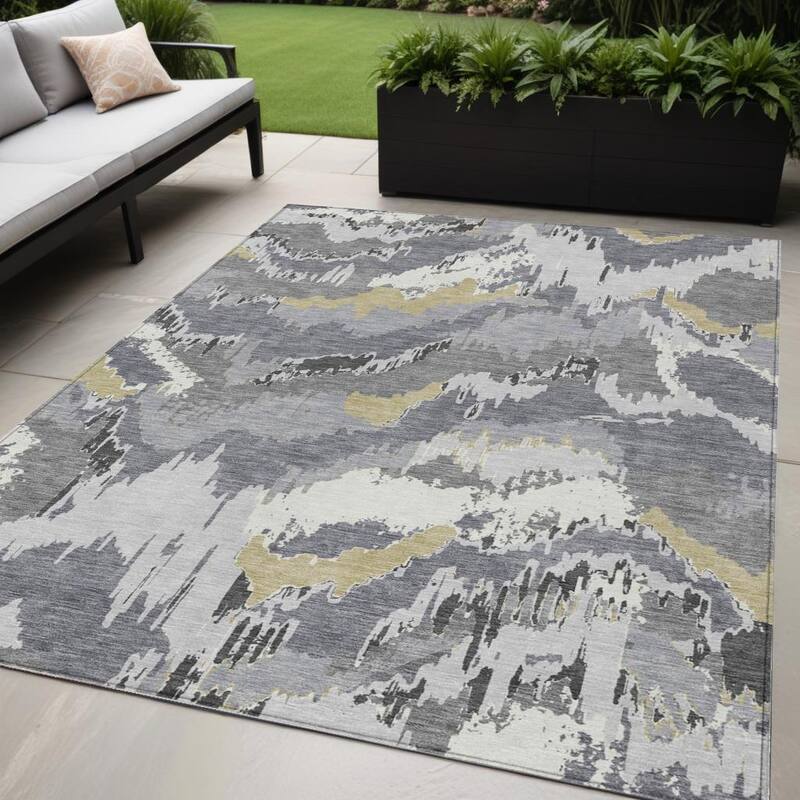 HomeRoots Abstract Transitional Rectangle Outdoor Rug - 5' X 8'