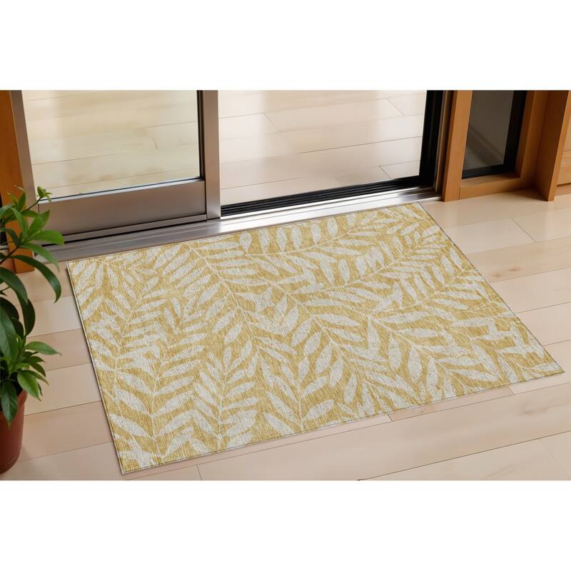HomeRoots Floral Transitional Rectangle Outdoor Rug - 3' x 5'