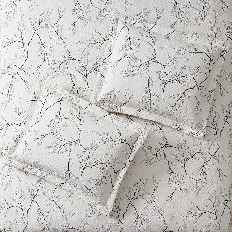 Empyrean Bedspread Coverlet Set - Summer Quilt with Fitted Sheet and Pillow Shams - All Season Printed Bedding Set