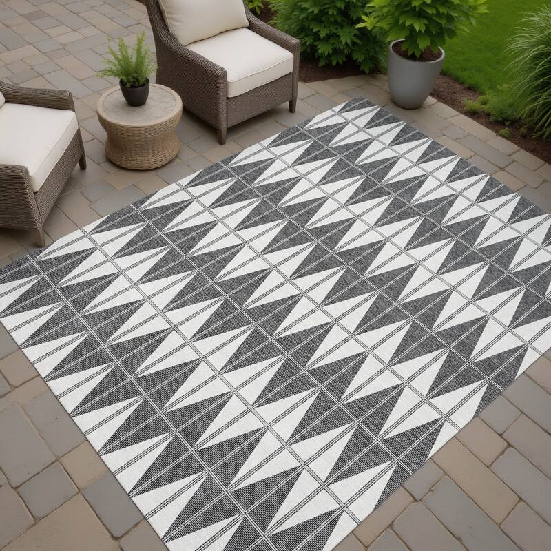 Machine Washable Indoor/ Outdoor Modern Zeke Chantille Rug