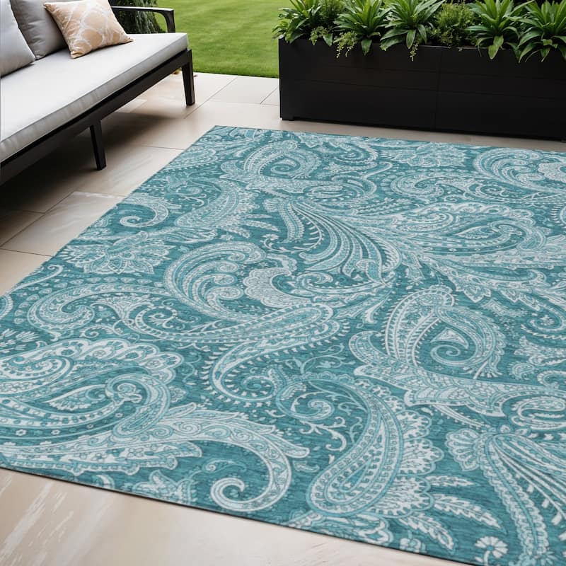 HomeRoots Paisley Transitional Rectangle Outdoor Rug - 5' X 8'