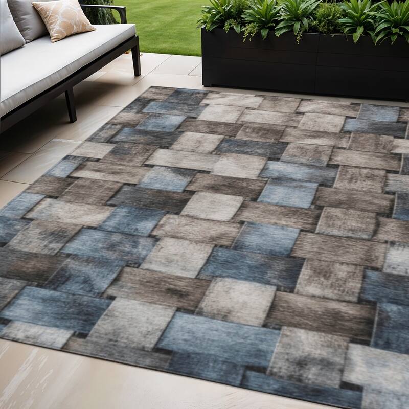 HomeRoots Striped Transitional Rectangle Outdoor Rug - 5' X 8'