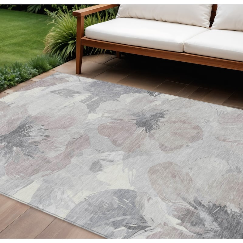 HomeRoots Floral Transitional Rectangle Outdoor Rug - 8' X 10'