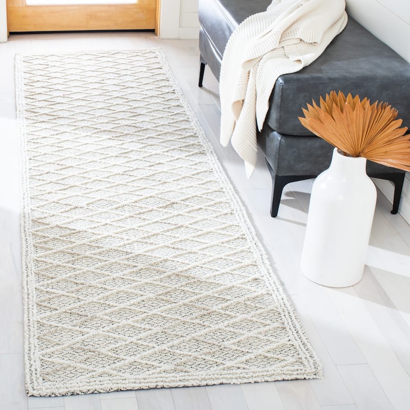 SAFAVIEH Handmade Trace Keena Wool/ Viscose Rug - 2'3" x 8' Runner - Ivory/Black
