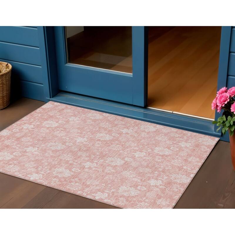 HomeRoots Floral Transitional Rectangle Outdoor Rug - 3' x 5'