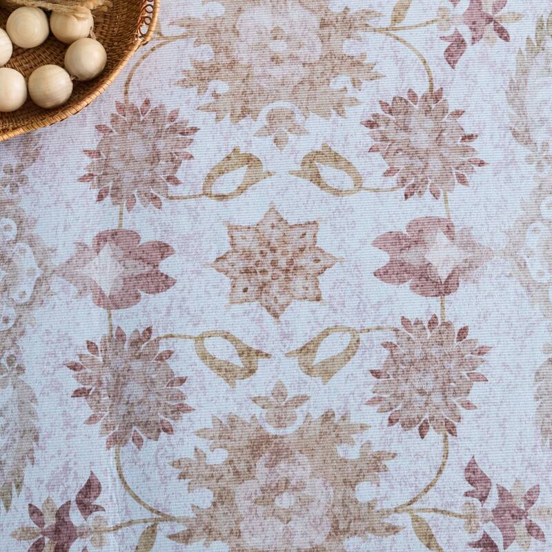 SAFAVIEH Tucson Gheorghina Machine Washable & Slip Resistant Rug
