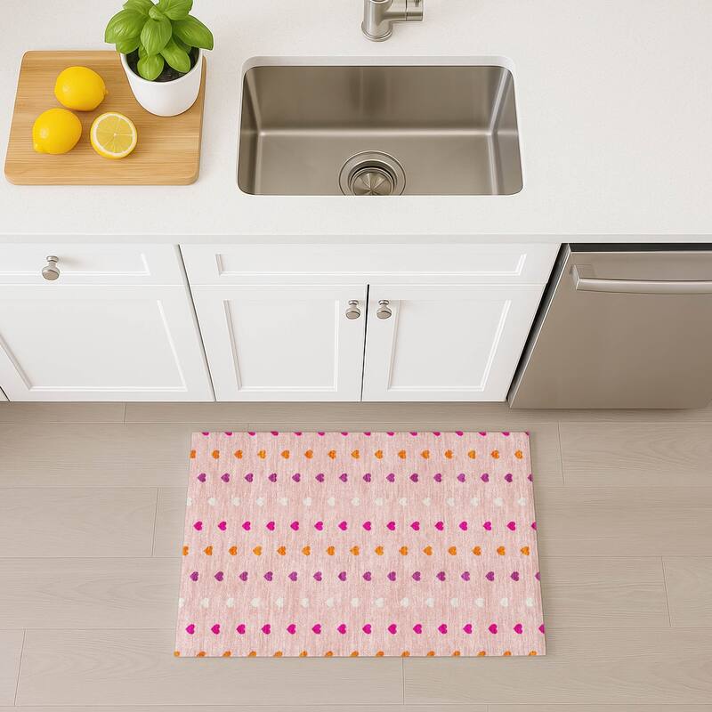 Machine Washable Indoor/ Outdoor Modern Hearts Chantille Rug