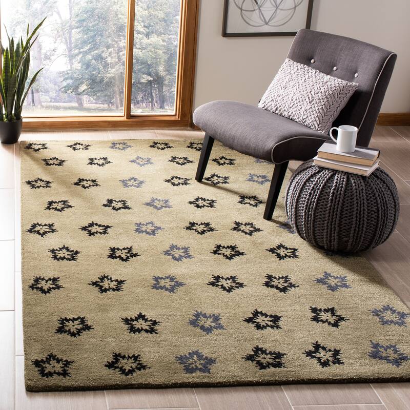 SAFAVIEH Handmade Soho Teela Leaves N.Z. Wool Rug