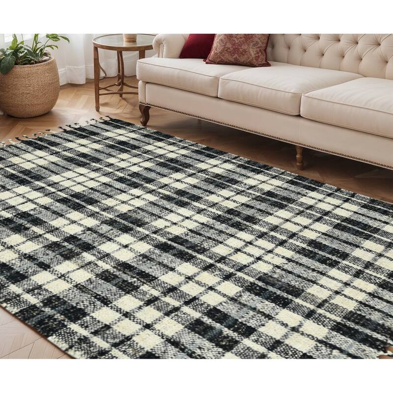 HomeRoots Plaid Lodge Rectangle Area Rug - 90.00 in. x 60.00 in.  x 0.20 in.