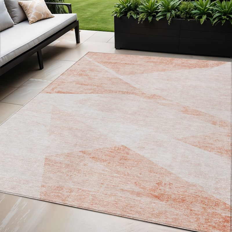HomeRoots Abstract Transitional Rectangle Outdoor Rug - 5' X 8'