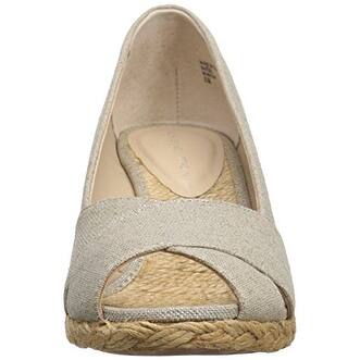 adrienne vittadini bailee wedge pump