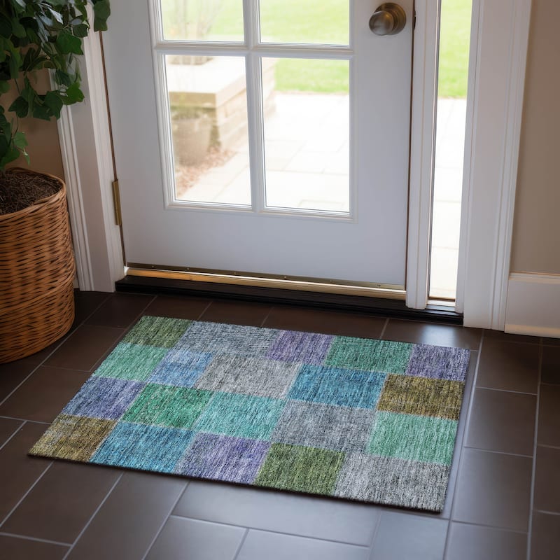 Machine Washable Indoor/ Outdoor Chantille Vintage Oriental Rug - Green - 1'8" x 2'6"