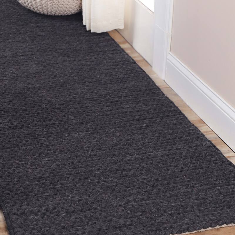 Handcrafted Traditional Rustic Handmade Braided Wool Indoor Area Rug by Superior