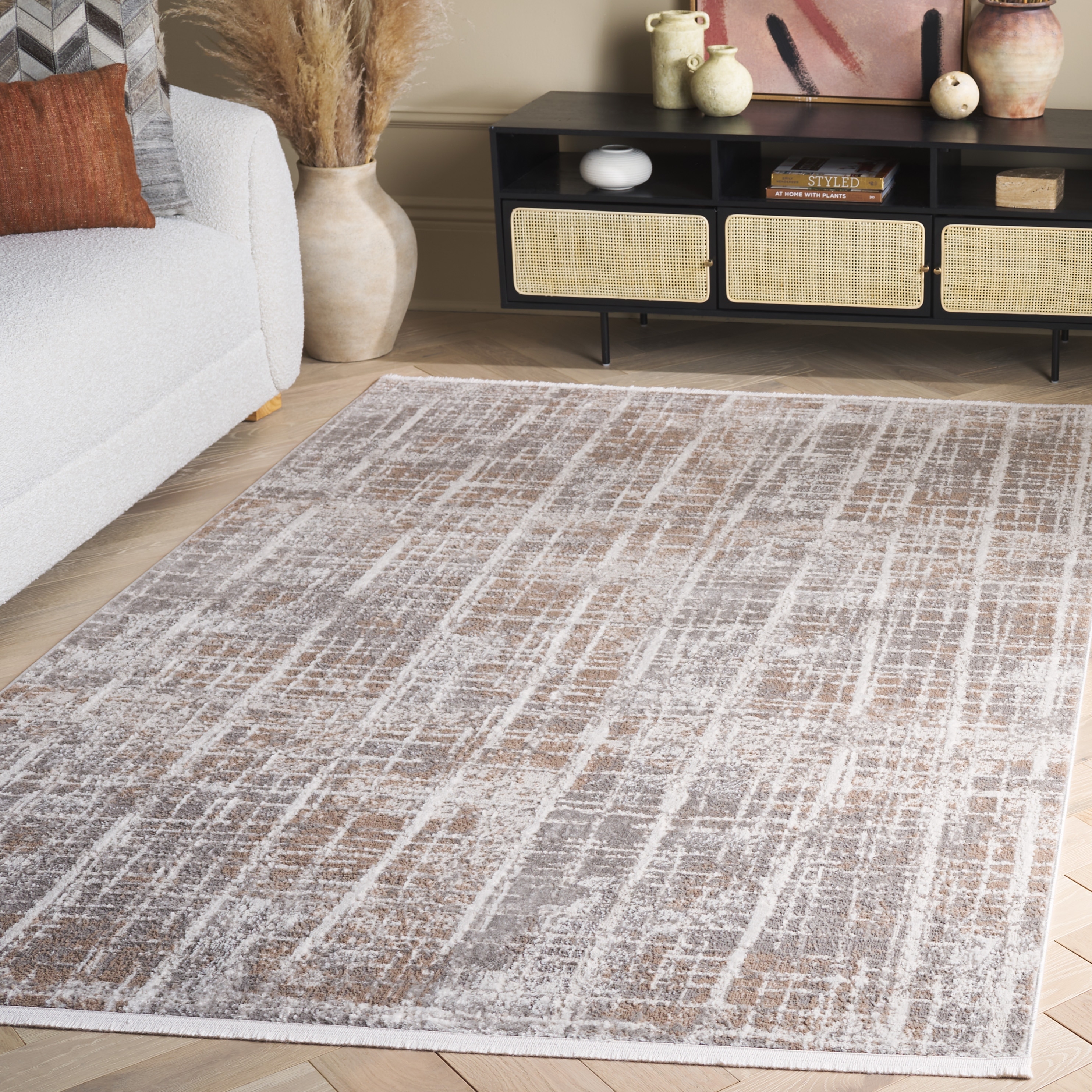 SAFAVIEH Mila Arnetta Modern & Contemporary Rug