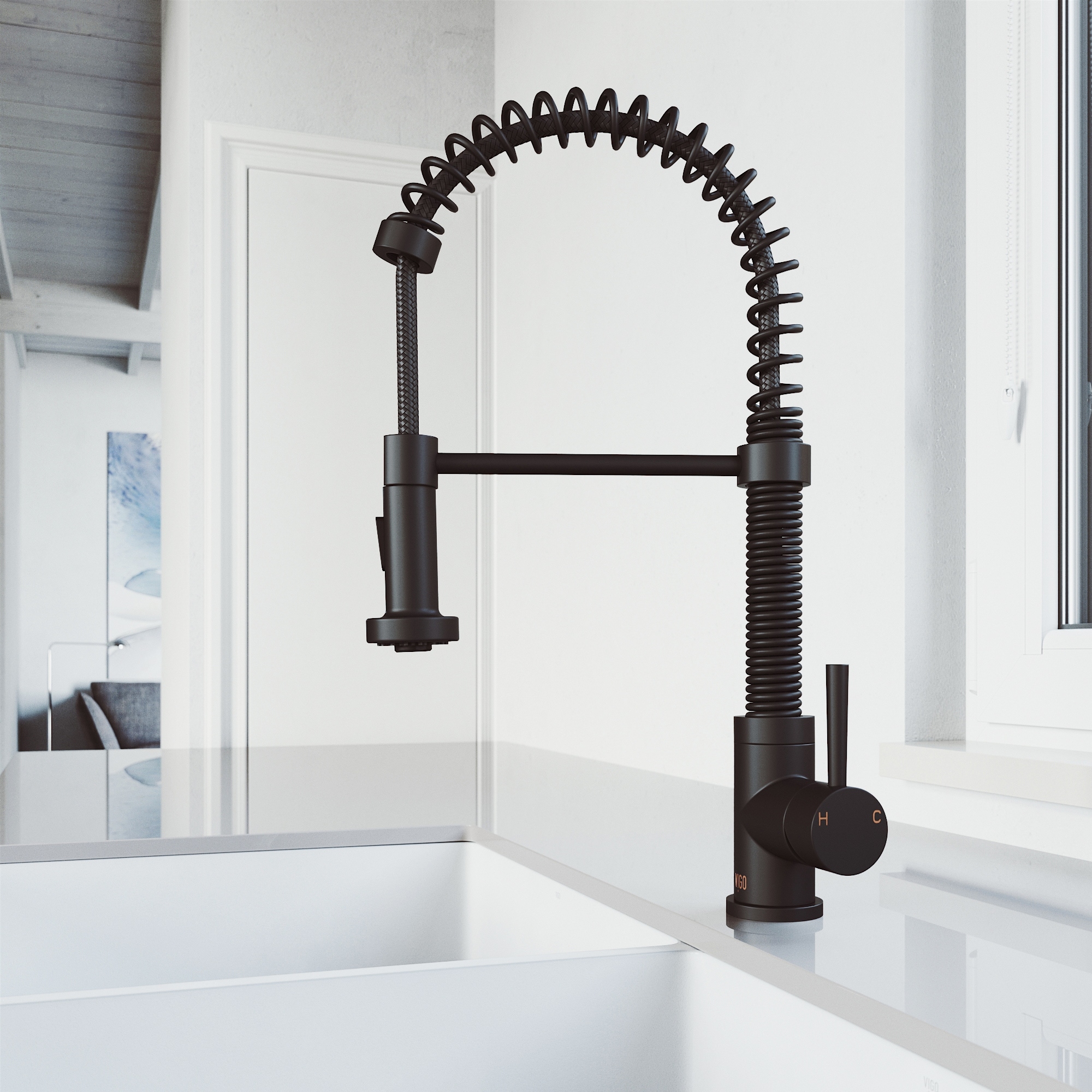 VIGO Edison 19" H Single Handle Pull-Down Sprayer Kitchen Faucet