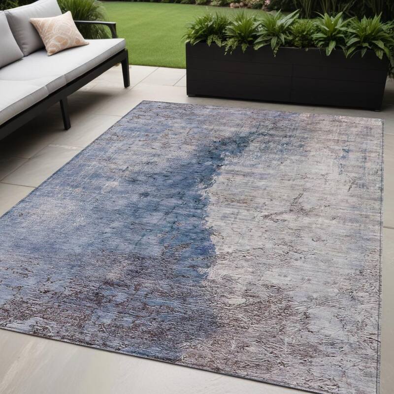 HomeRoots Abstract Transitional Rectangle Outdoor Rug - 5' X 8'