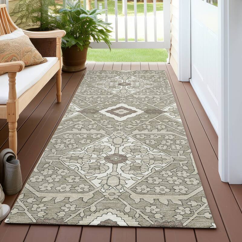 Machine Washable Indoor/ Outdoor Chantille Traditional Medallion Rug - Taupe - 2'3" x 7'6"