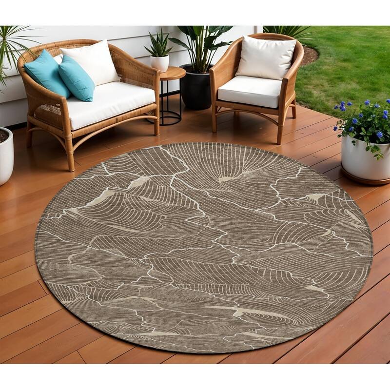 HomeRoots Abstract Transitional Rectangle Outdoor Rug - 8' Round
