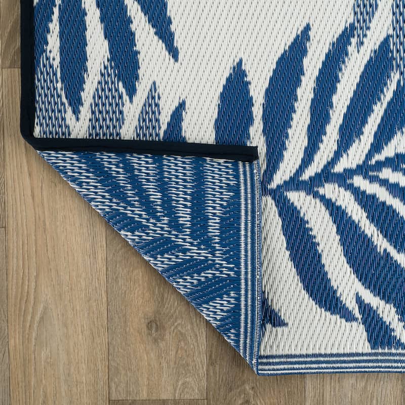World Rug Gallery Palm Leaves Reversible Recycled Plastic Outdoor Rugs