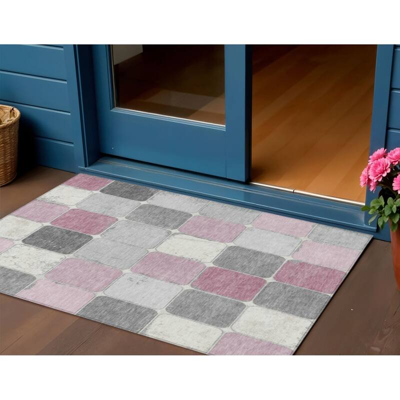 HomeRoots Geometric Transitional Rectangle Outdoor Rug - 3' x 5'