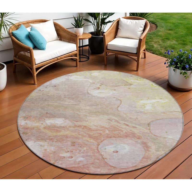 HomeRoots Abstract Transitional Rectangle Outdoor Rug - 8' Round