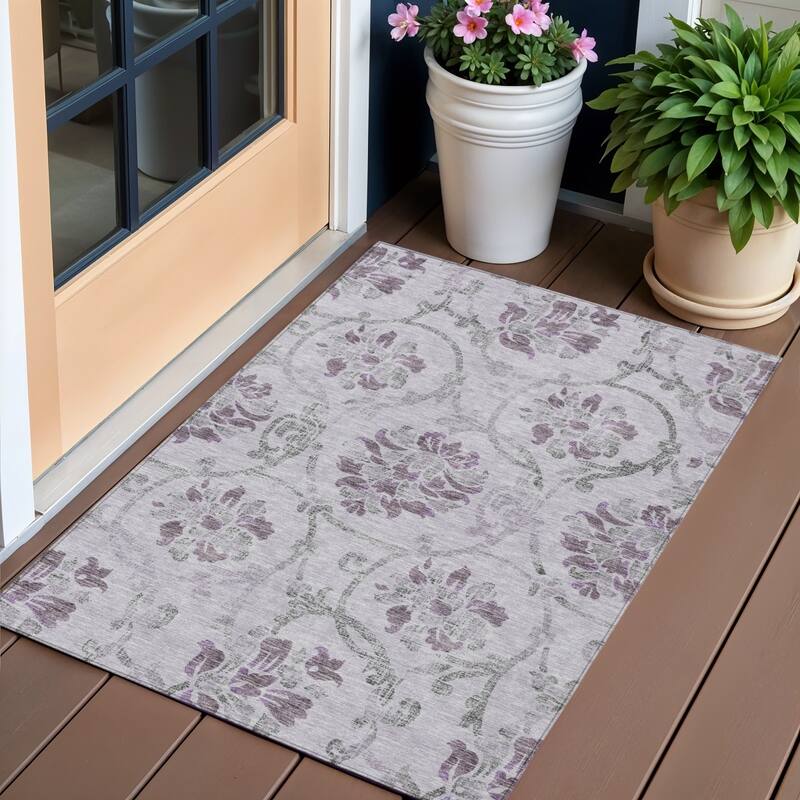 HomeRoots Floral Traditional Rectangle Outdoor Rug - 3' x 5'