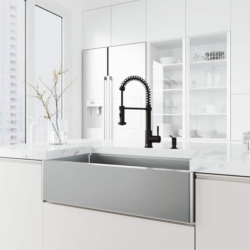 VIGO Edison 19" H Single Handle Pull-Down Sprayer Kitchen Faucet