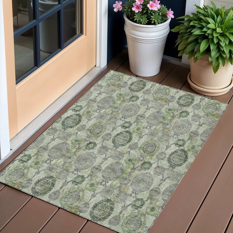 HomeRoots Damask Transitional Rectangle Outdoor Rug - 3' x 5'
