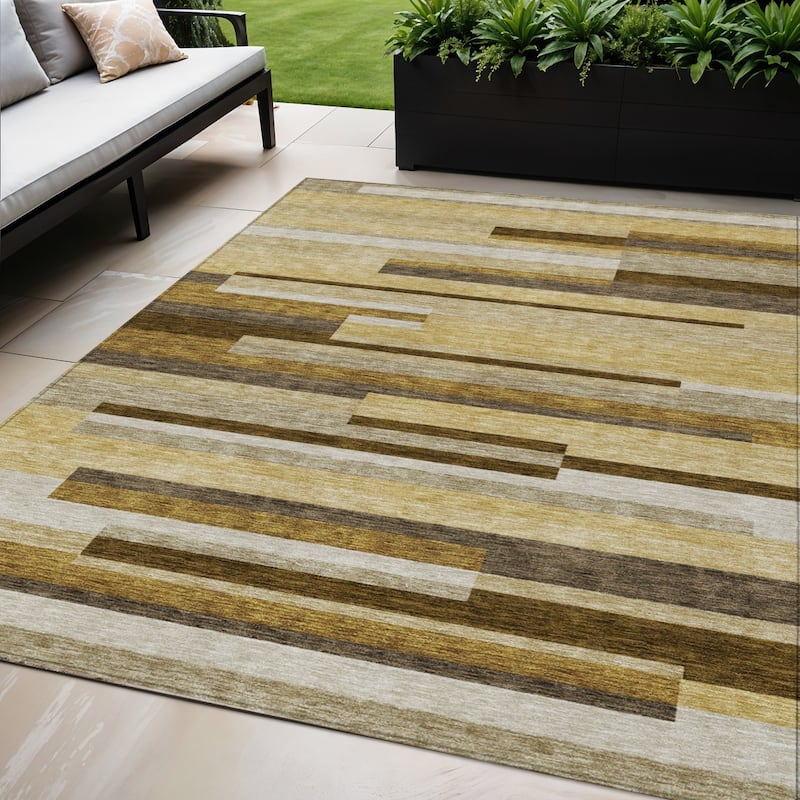 HomeRoots Striped Transitional Rectangle Outdoor Rug - 5' X 8'