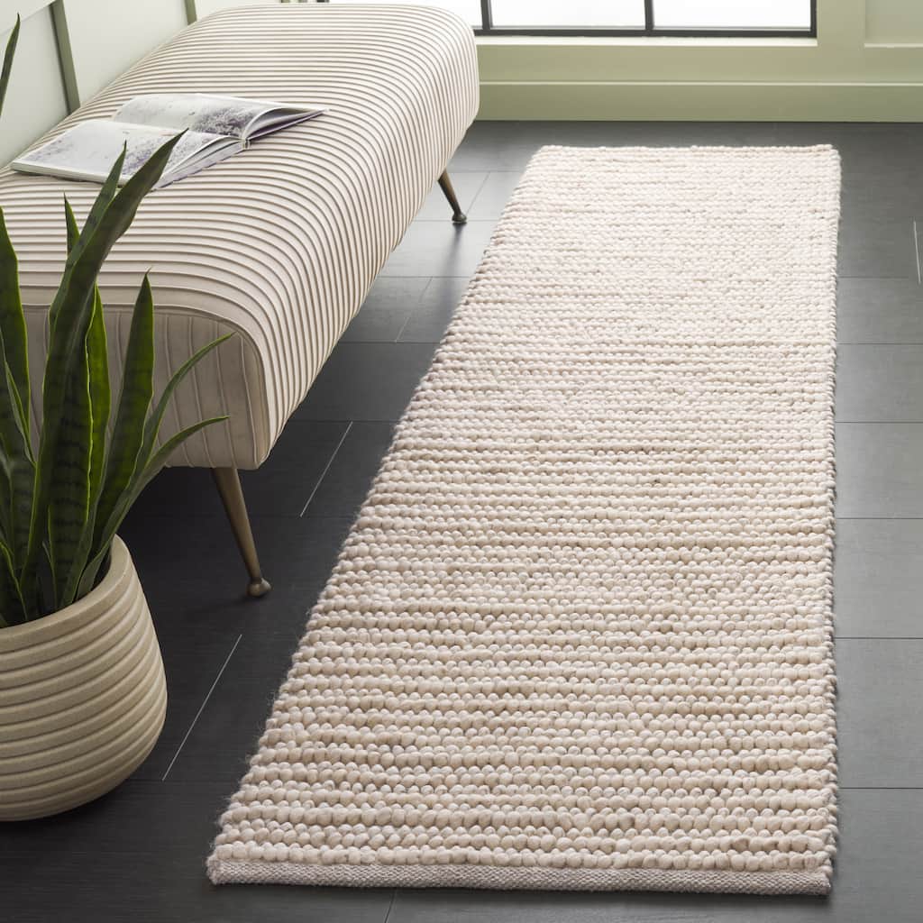 SAFAVIEH Handmade Natura Klodjana Wool Rug