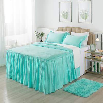 Pleated Ruffle Skirt Bedspread with a Rug